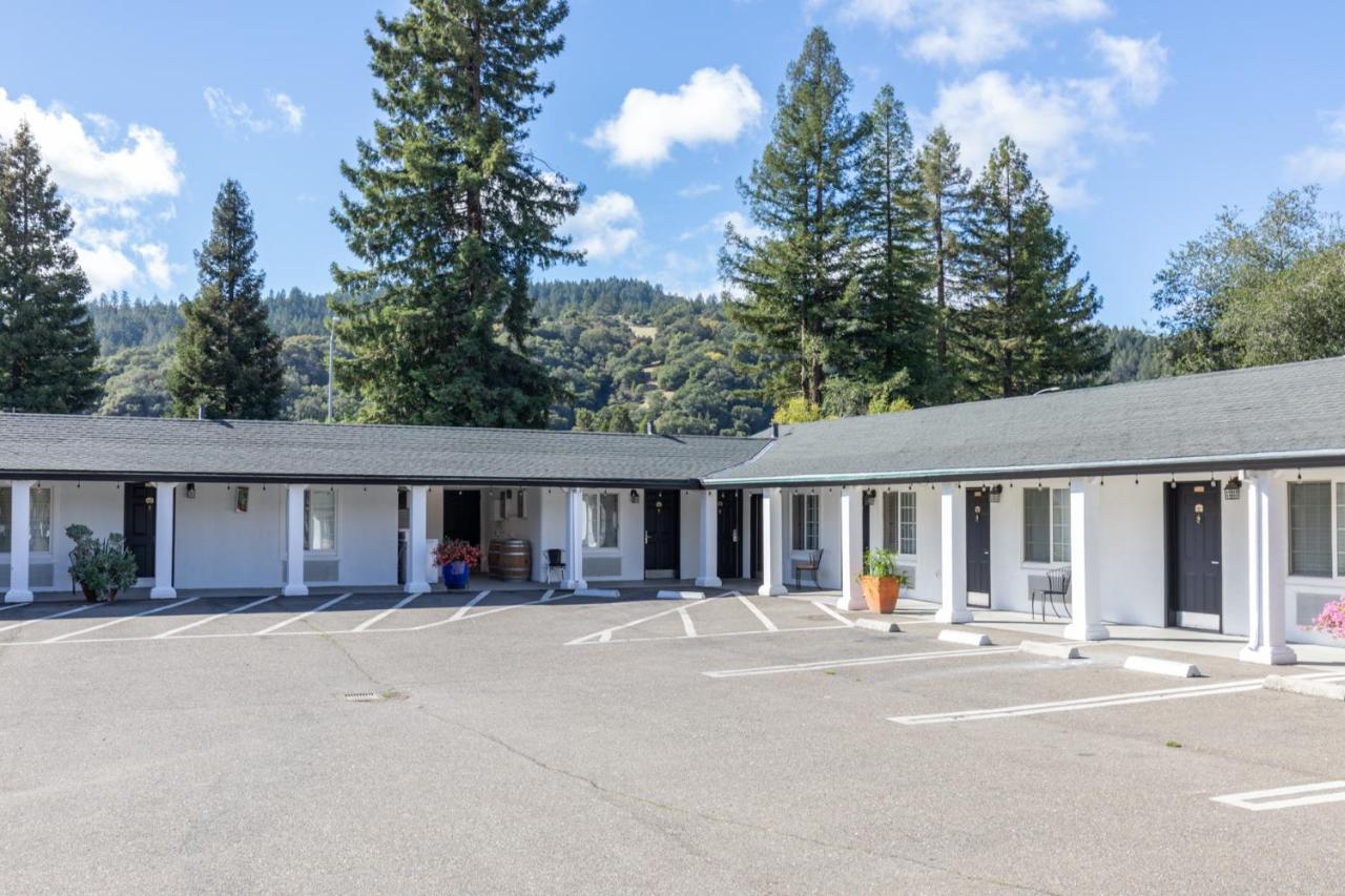 Vineyard Valley Inn Кловърдейл Екстериор снимка