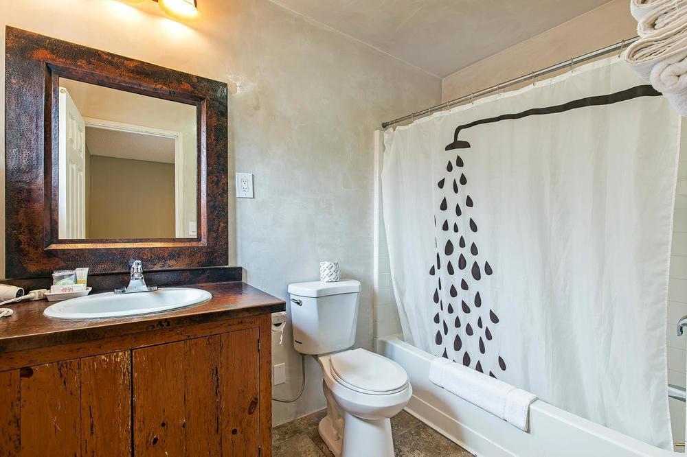 Vineyard Valley Inn Кловърдейл Екстериор снимка