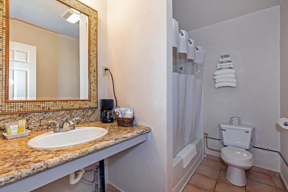 Vineyard Valley Inn Кловърдейл Екстериор снимка