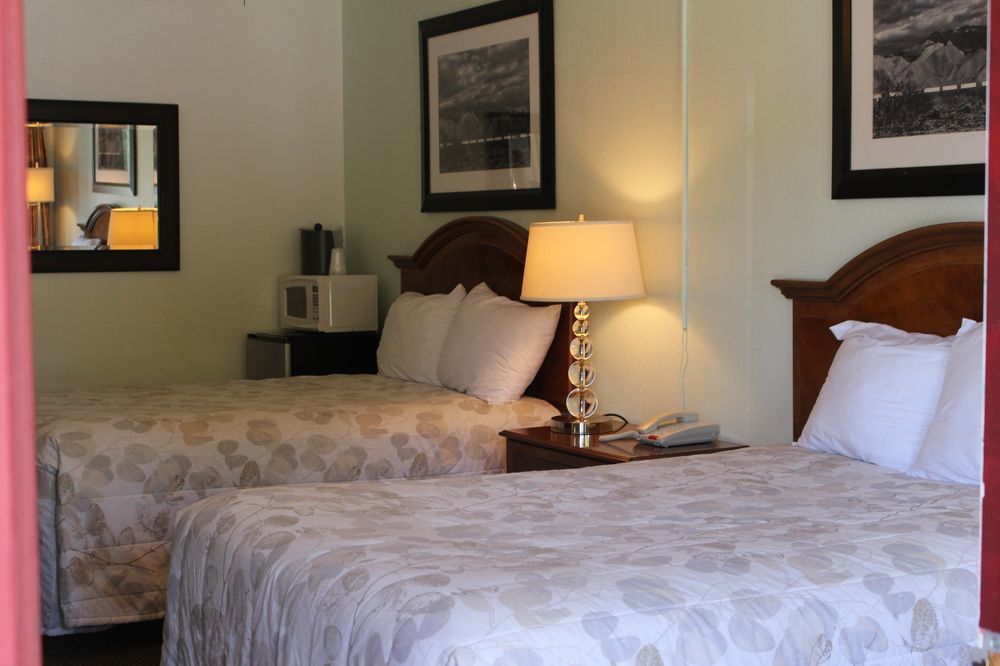 Vineyard Valley Inn Кловърдейл Екстериор снимка